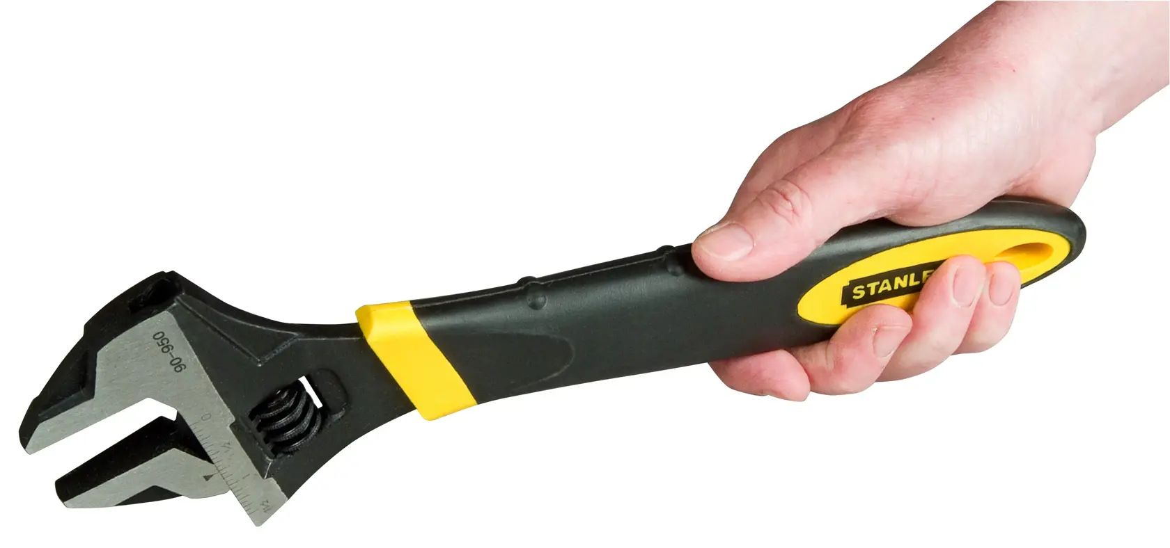 Fotografía de llave ajustable STANLEY 90-950 con mango negro y amarillo, sostenida en mano, ángulo lateral.